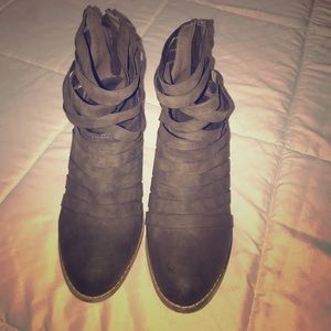 Fall booties! Super unique and trendy, worn once!